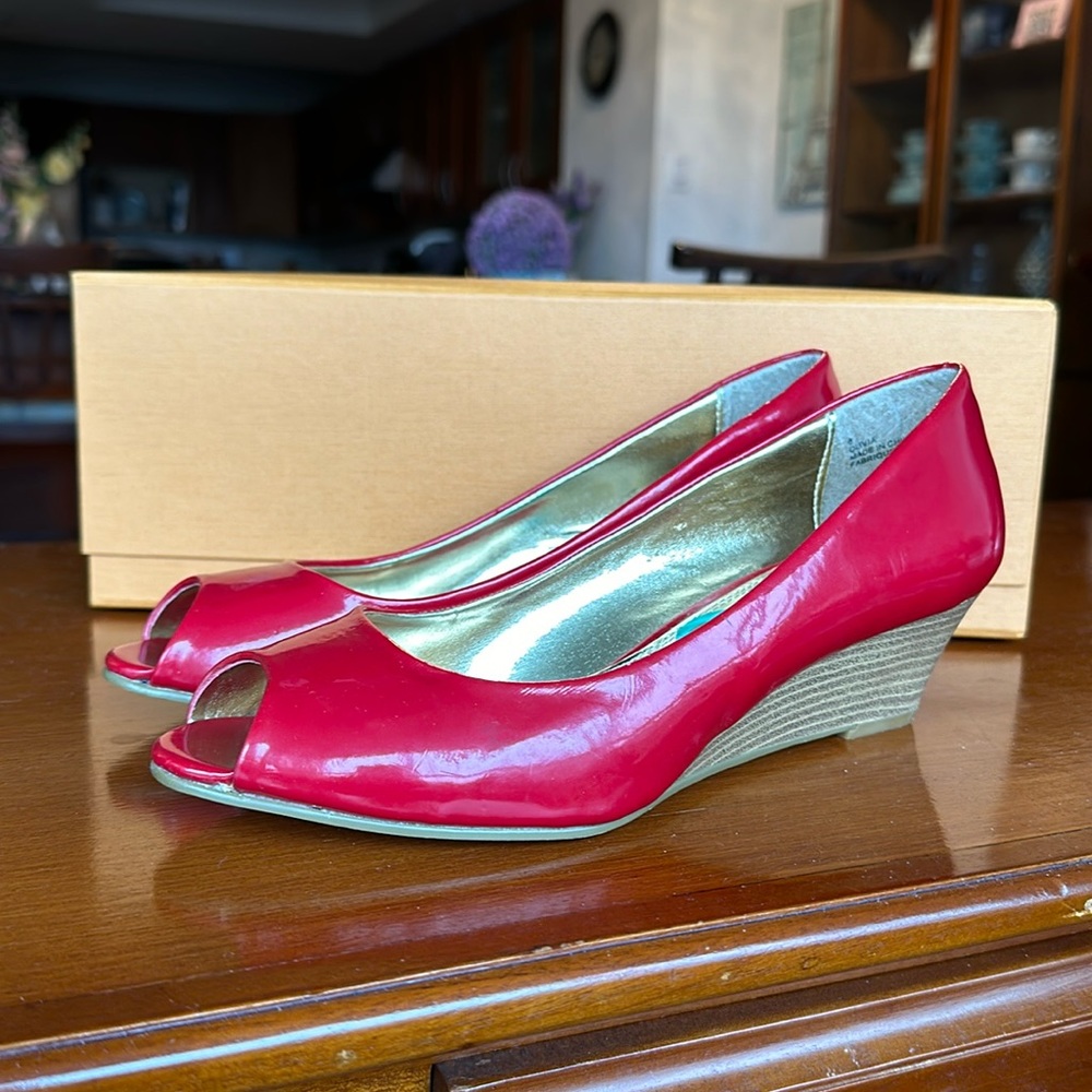 3 for $30 💖 Madeline Red Patent wedge heeled shoes Size 8